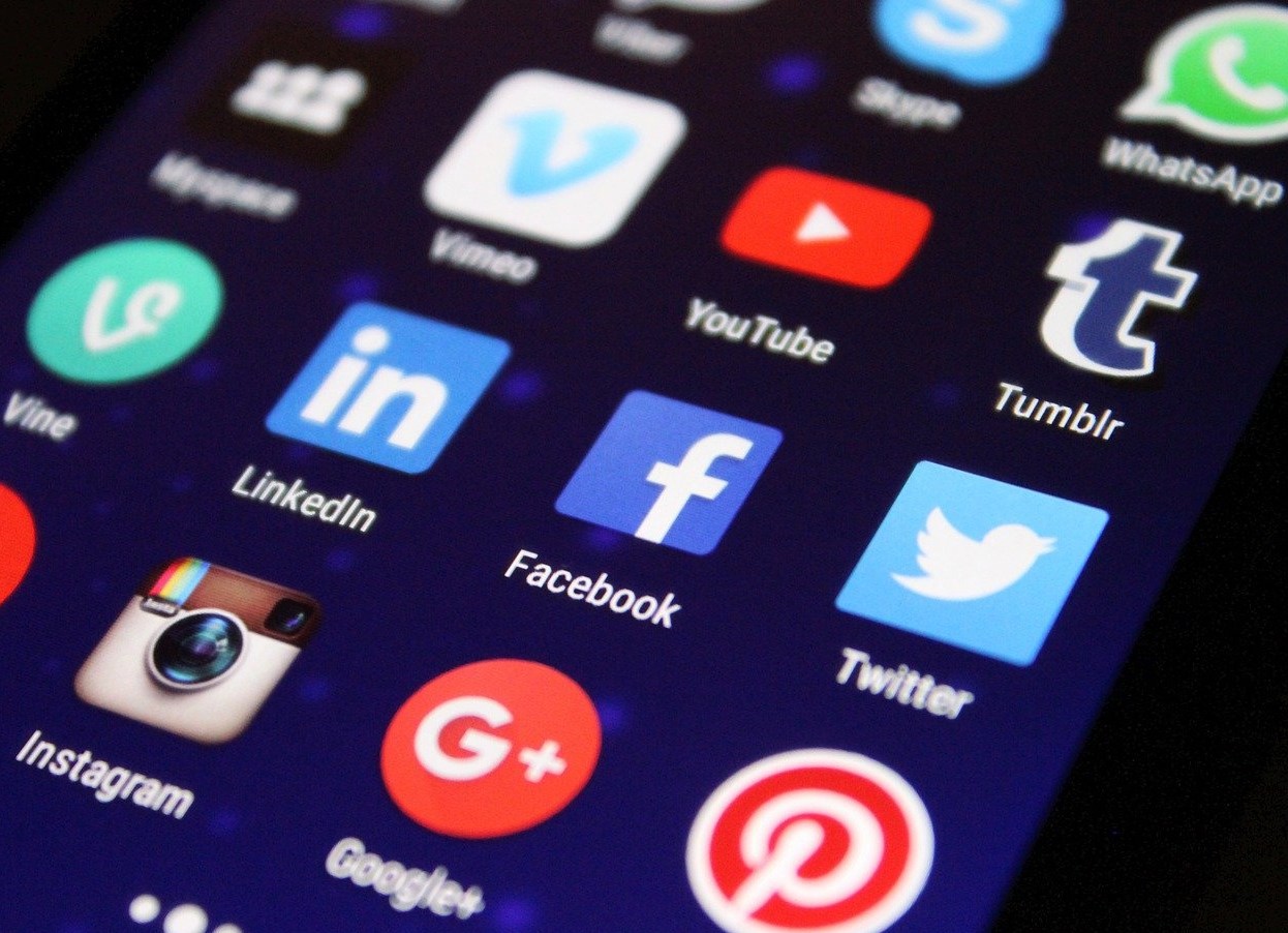Comment supprimer les comptes de réseaux sociaux d’un proche décédé ?