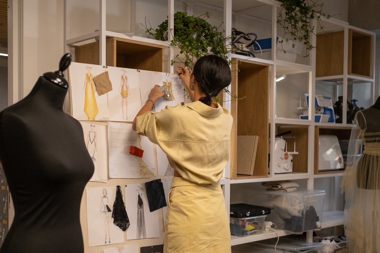 Pourquoi choisir les armoires industrielles à portes battantes pour votre atelier ?