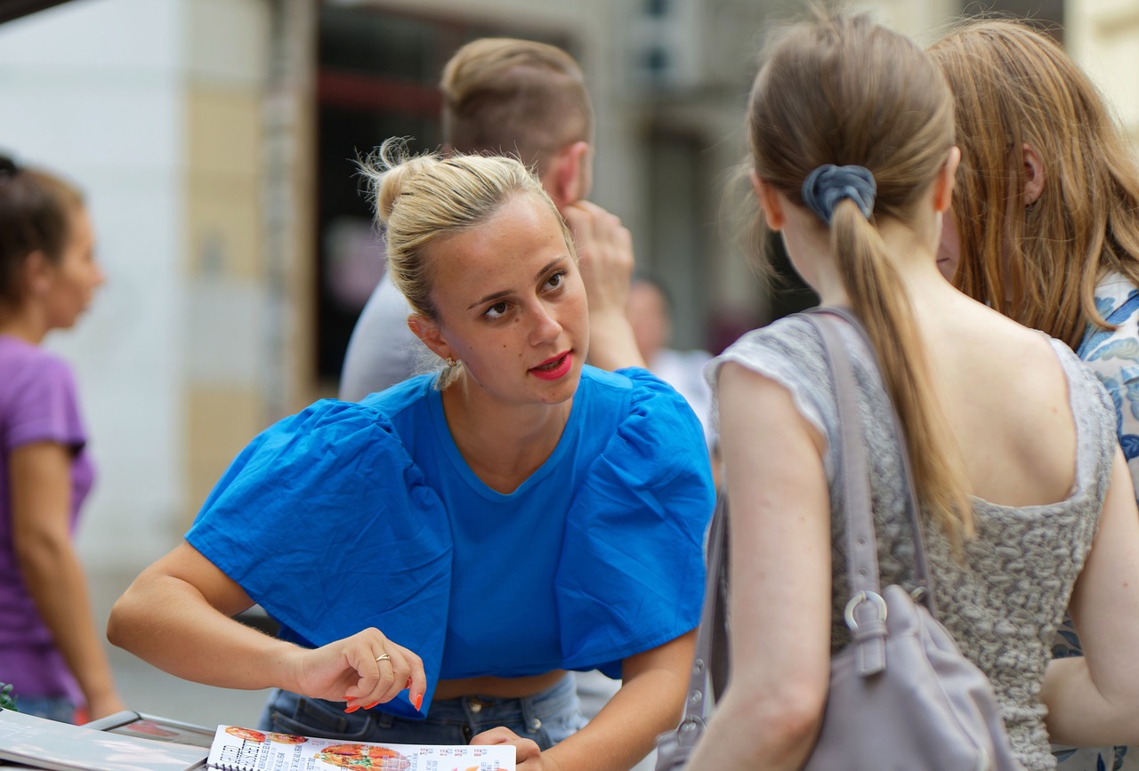Agence d&rsquo;hôtesses à Paris : le guide complet pour choisir le bon prestataire