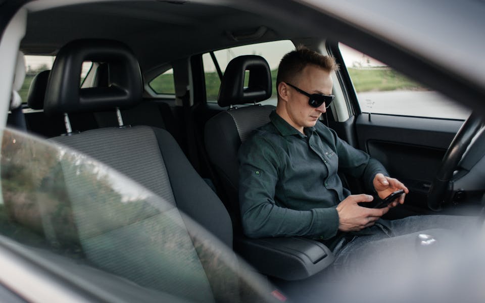 Les meilleures solutions pour trouver un chauffeur privé à Paris